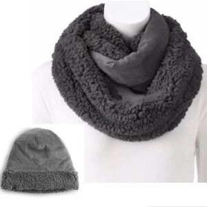 NWT Cuddl Duds Reversible Double Plush Velour with Sherpa Infinity Scarf and Hat